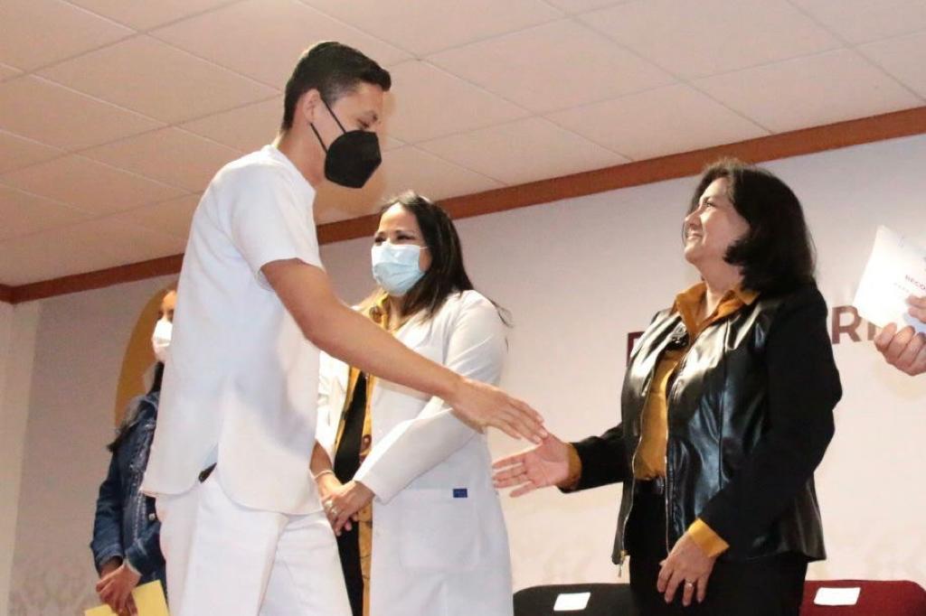 Edda Vite subrayó la importancia de contar con programas y equipos multidisciplinarios.