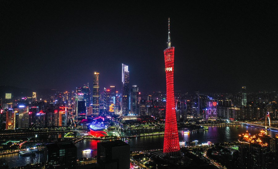 Fotografía del 3 de octubre de 2020 muestra la Torre de Cantón en Guangzhou, capital de la provincia de Guangdong, sur de China. (Xinhua/Liu Dawei)