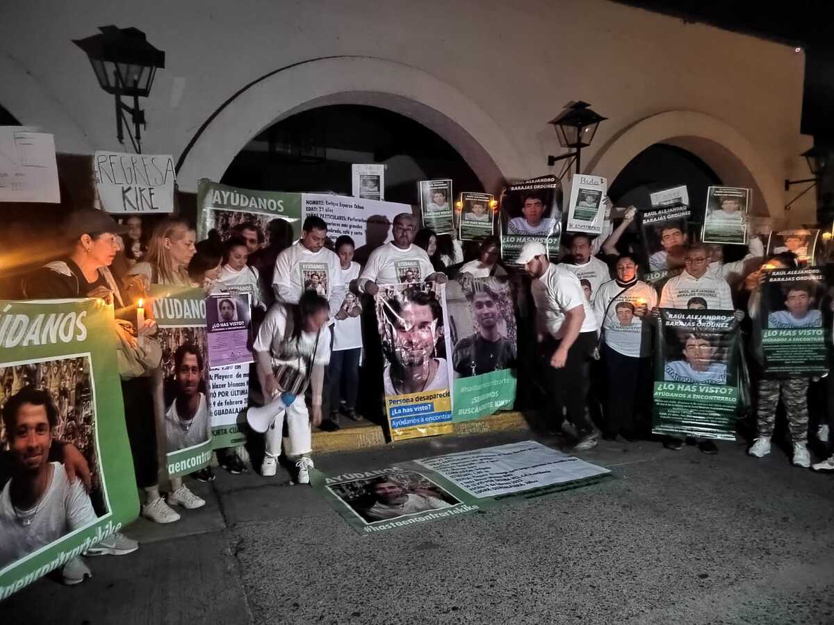 Protesta por desaparecidos Enrique y Raúl Alejandro en Casa Jalisco (Dalia Rojas)