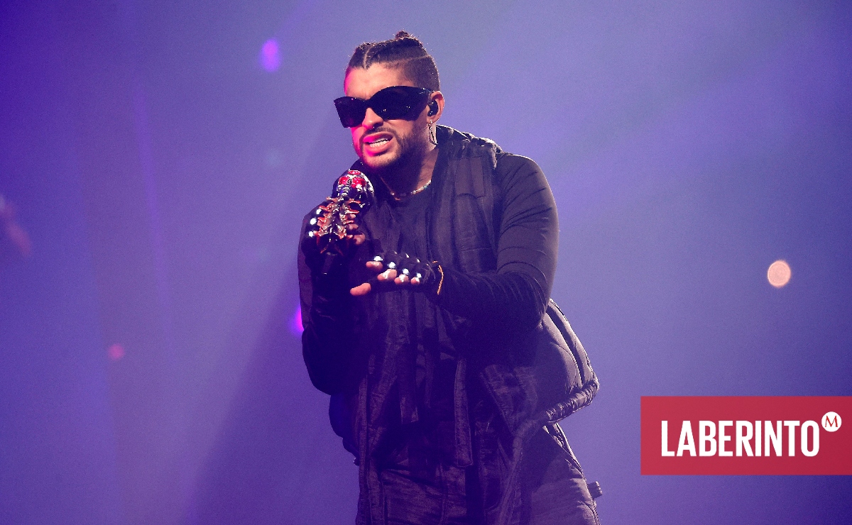 Bad Bunny durante su gira mundial en The Forum en Los Ángeles, California, el 25 de febrero de 2022. (Foto: Michael Tran | AFP)