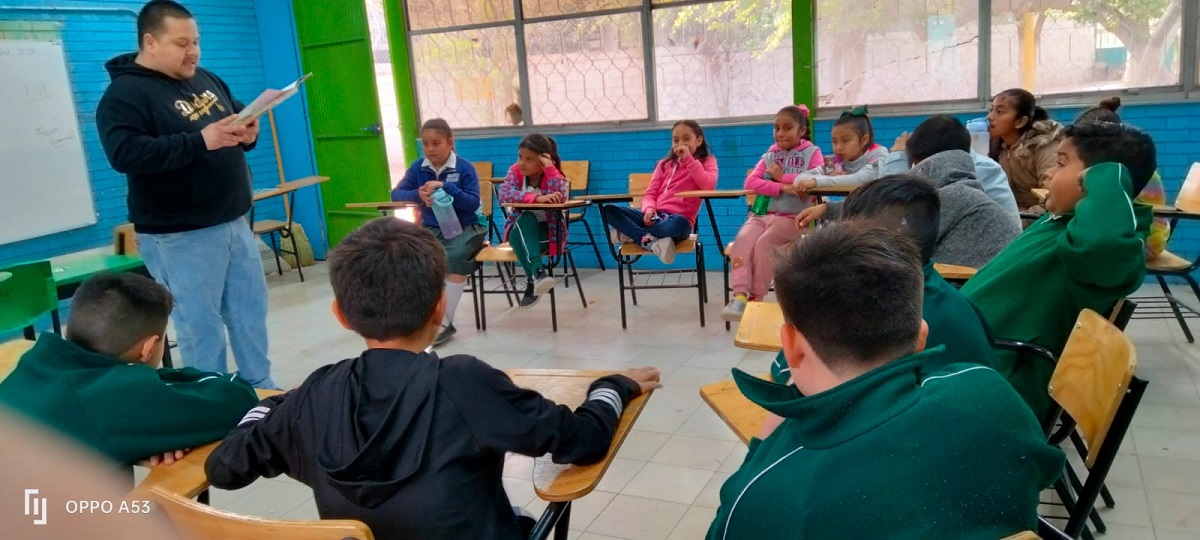 También tienen un círculo de lectura semanal en la escuela Nazario Ortiz Garza. (cortesía)