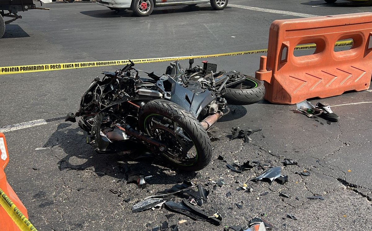 Naucalpan, Edomex, Estado de México, Motociclista, Transporte público. (Ramón Ramírez)