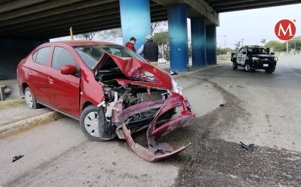 Choque en la carretera Tampico-Mante frente al aeropuerto en Tampico