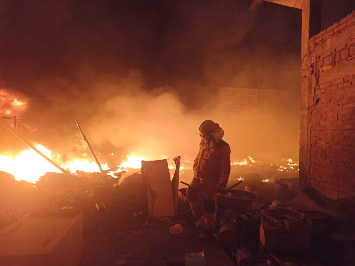 Incendio en planta reciclodora de La Laguna | Notivox Digital