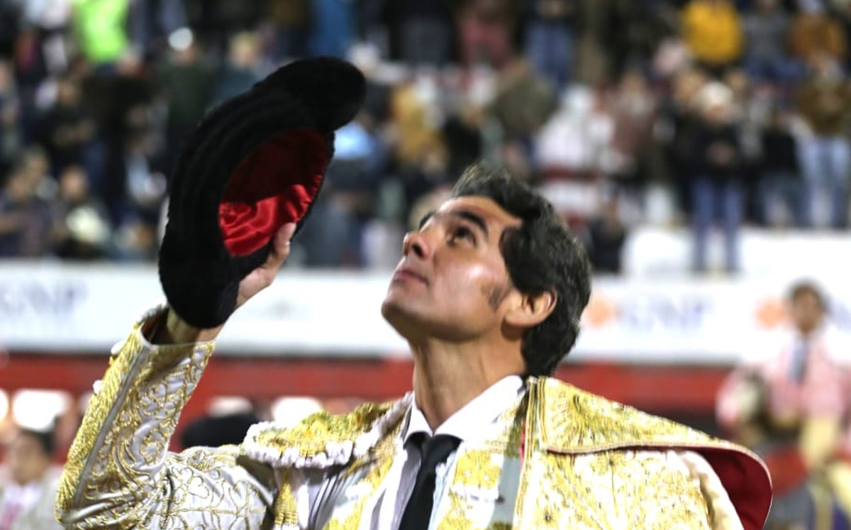 Juan Antonio Adame en la tarde de toros en la  Monumental Monterrey (Roberto Alanís)