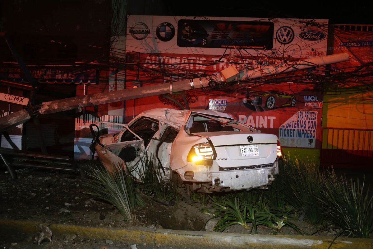 El tránsito vehicular en calzada de Tlalpan se vio afectado. (Enrique Luna)