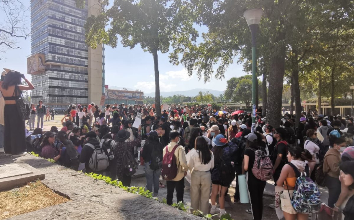 Estudiantes de la UNAM protestan en Rectoría. (Especial)