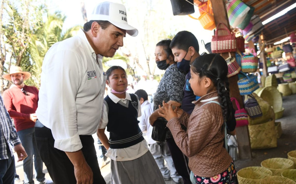 Silvano Aureoles realiza marcha en municipios de Michoacán. (Especial)