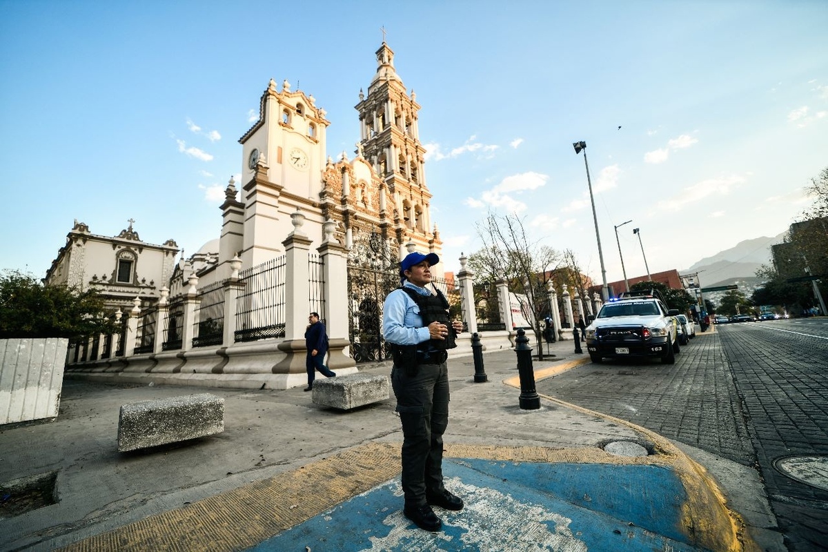 En bicicleta o en patrullas, los principales templos del área metropolitana estarán custodiados. Foto: Especial