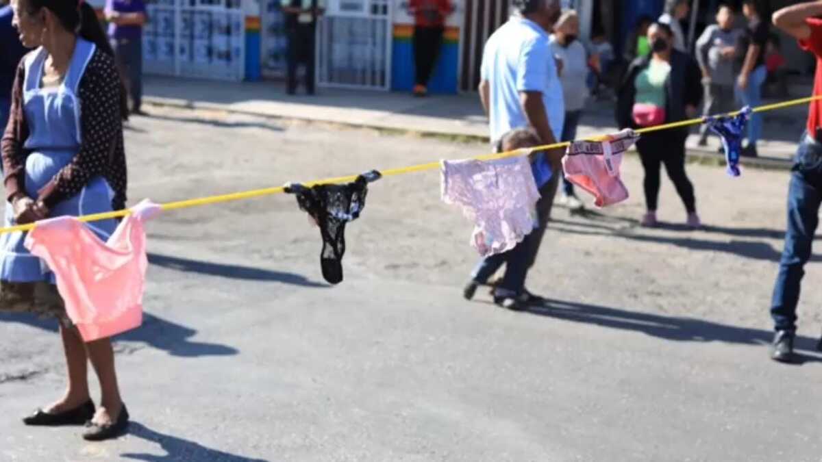 Bloquearon las avenidas Domingo Diez y el entronque de la avenida Colegio Militar con la carretera federal a Tepoztlán. | Especial