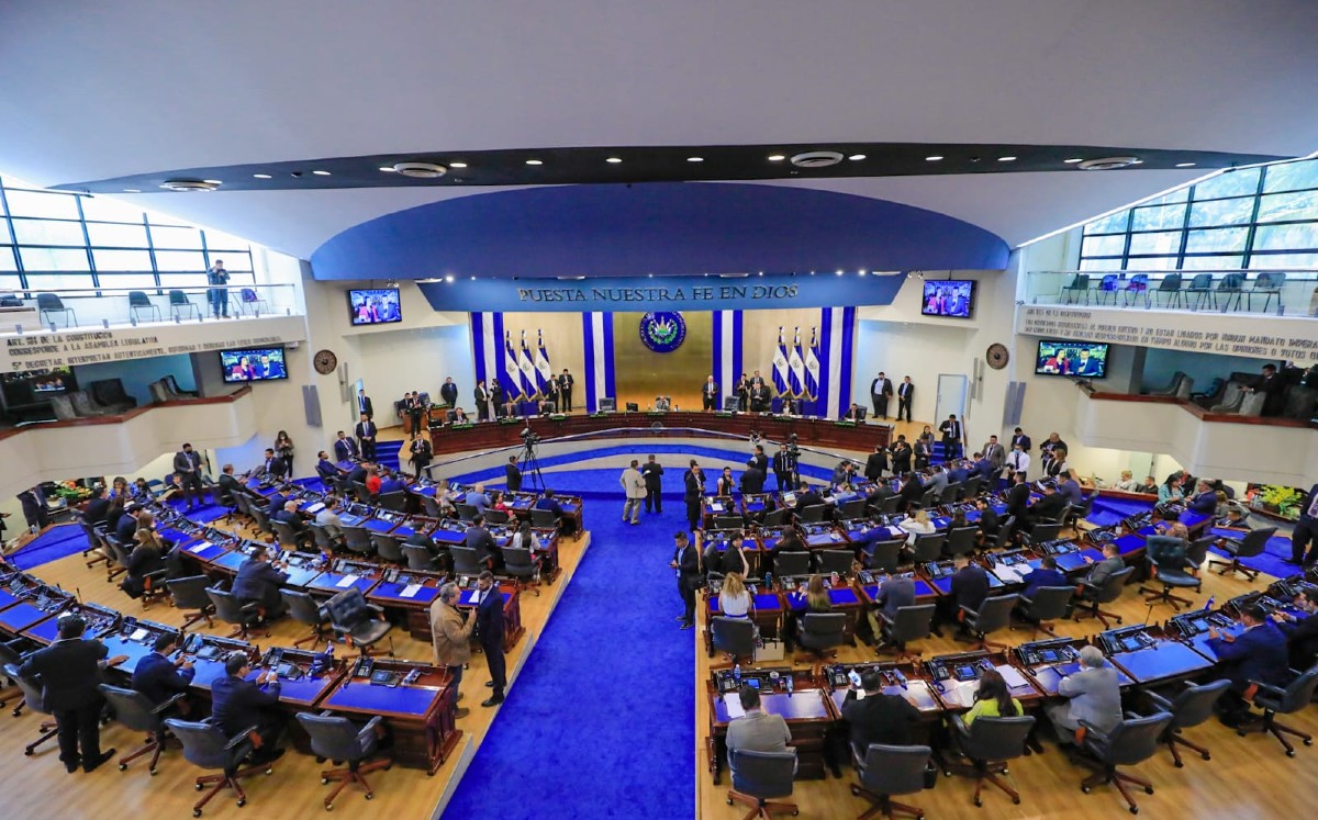 Congreso de El Salvador aprueba reforma para que feminicidios no prescriban. | Twitter