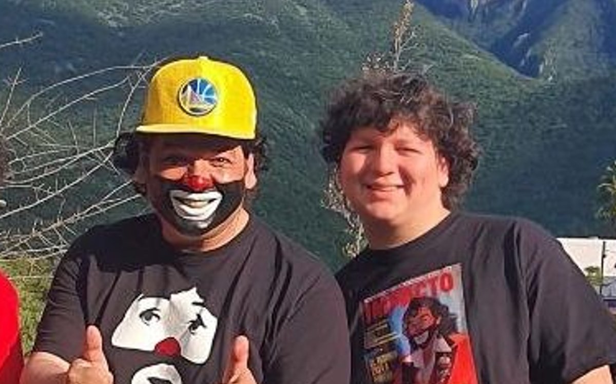 El joven de 16 años comenzó el tratamiento de quimioterapias (Instagram).