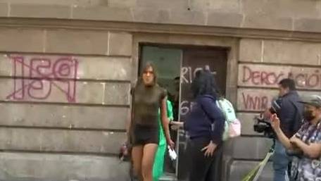 LGBT se manifiestan en el Congreso de la capital para exigir reconocimiento de la infancia trans