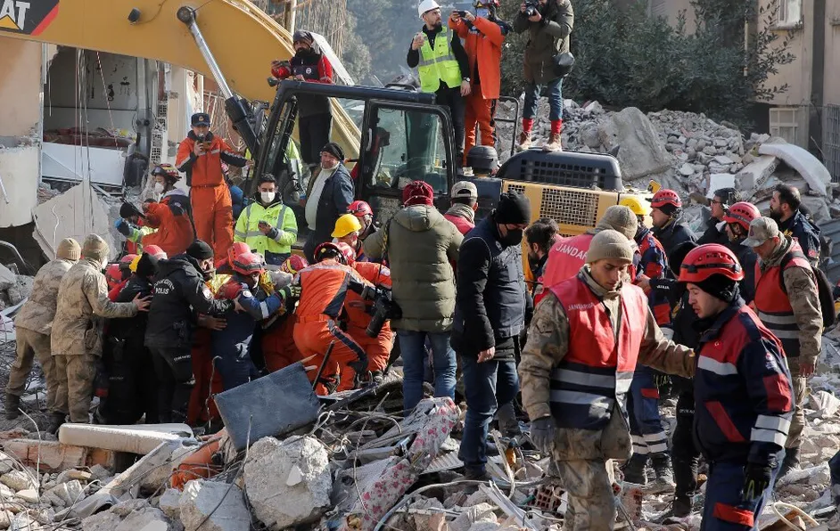 6 personas perdieron la vida y 294 resultaron heridas tras nuevo sismo en Turquía