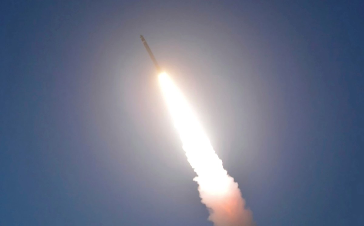 El tratado limita el arsenal de ojivas nucleares que tienen EU y Rusia. | AP