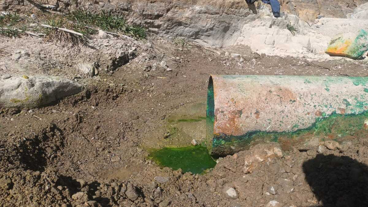 Investigan a tres por contaminar 4 millones de litros de agua con colorante en Coahuila | Daniel Santiago