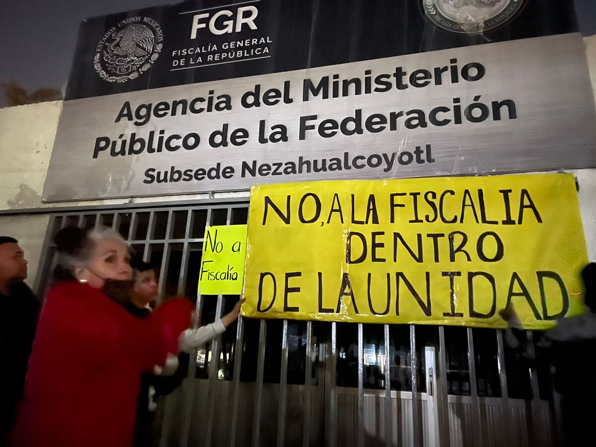 Vecinos de Nezahualcóyotl protestan en contra de la unidad de la FGR | Zuleyma García