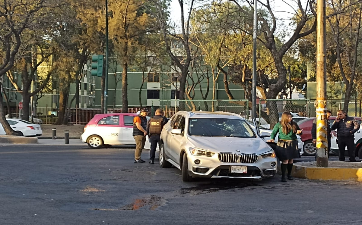La acompañante resultó lesionada en el rostro debido a un fuerte golpe recibido en el interior del vehículo. / Enrique Luna