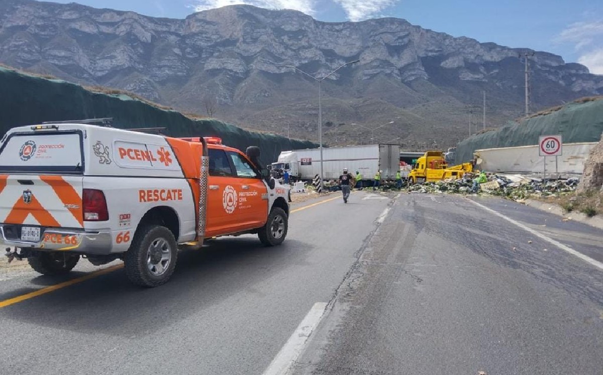 Cierran Anillo Periférico rumbo a Saltillo por accidente de tráiler en Nuevo León | Especial