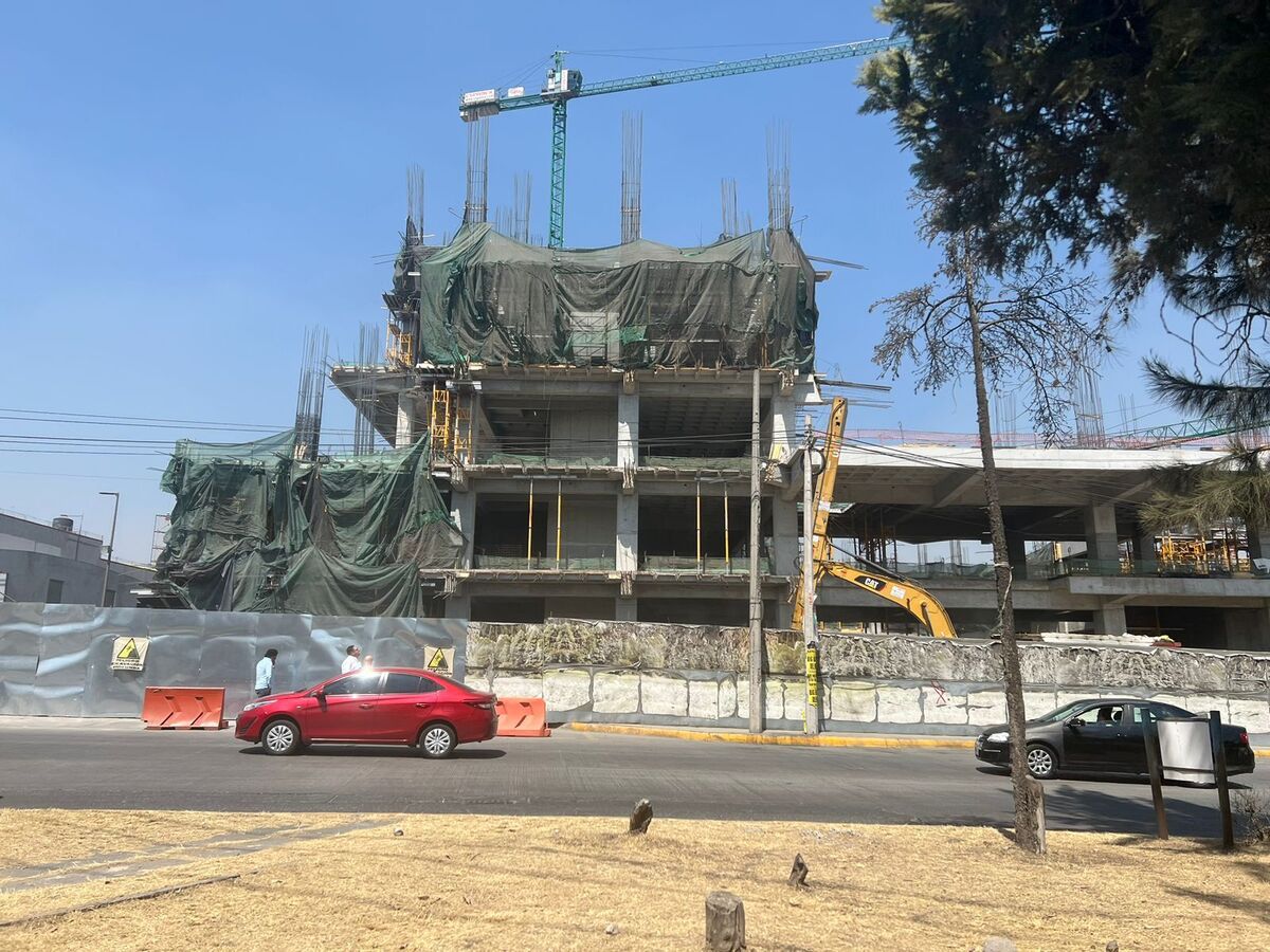 Fachada de la mega obra (Especial)
