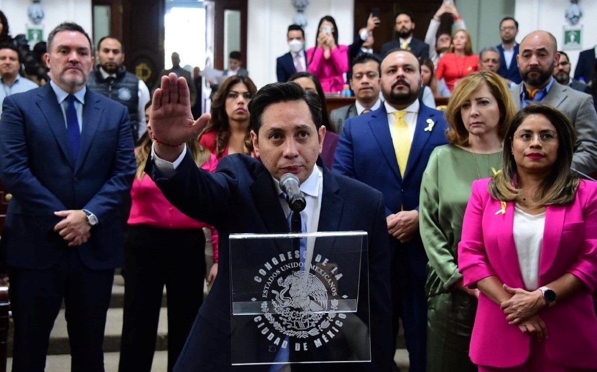 Federico Chávez Semerena rindió protesta ante la mesa directiva del Congreso local. | Especial