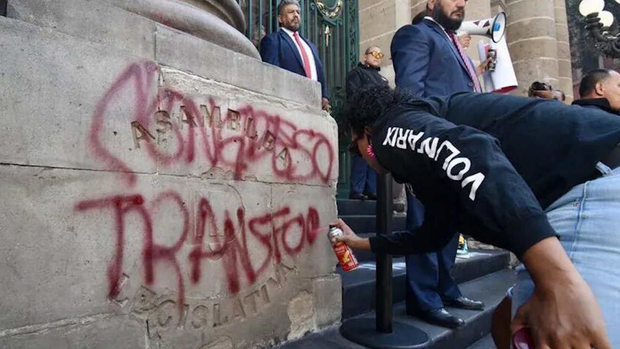 Fiscalía de CdMx recibió dos denuncias tras protestas en Congreso local: Godoy