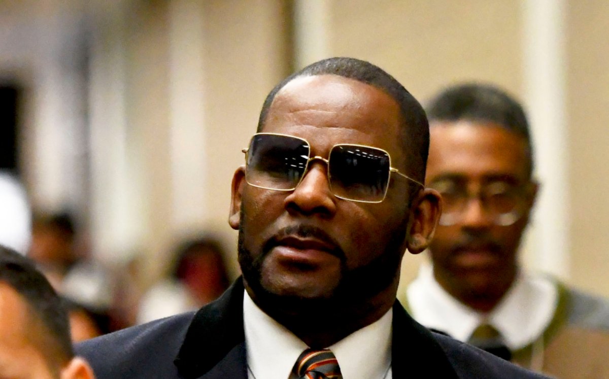 R. Kelly fue declarado culpable de pornografía infantil (AP).