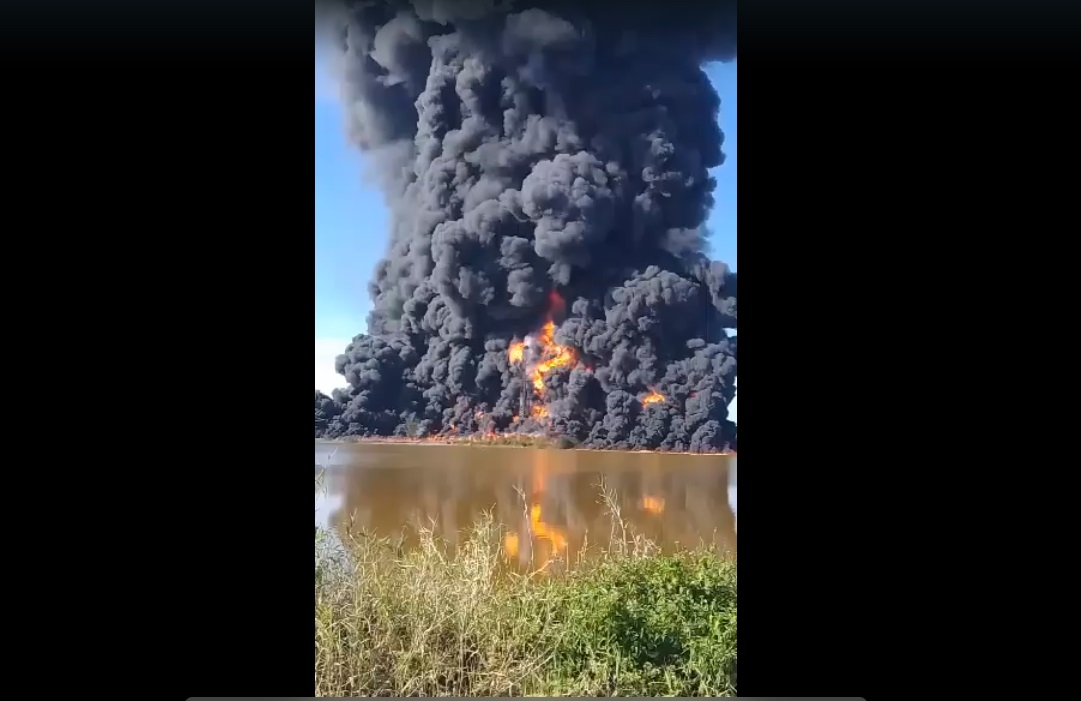 La explosión ya está siendo atendida. (Fluvio Cesar Martínez)