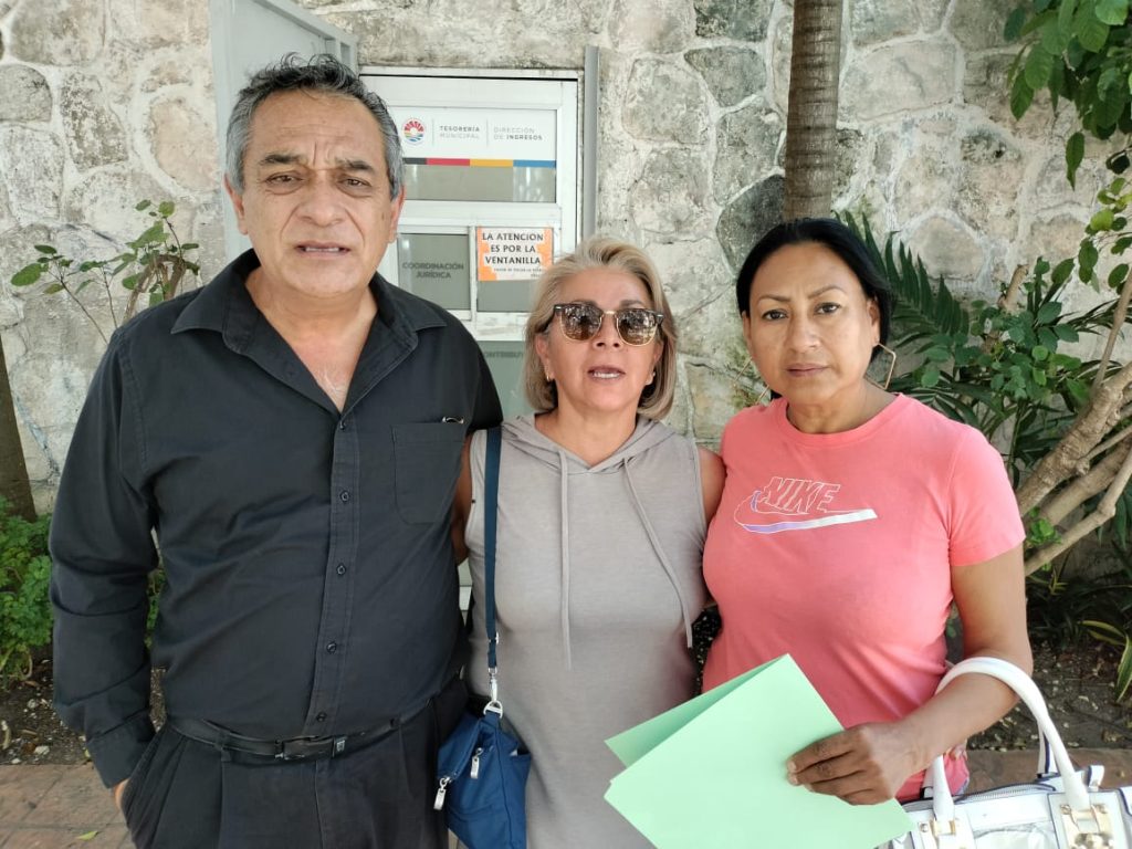 Operadora de Uber interpone denuncia contra policías y taxistas que la detuvieron (Especial)