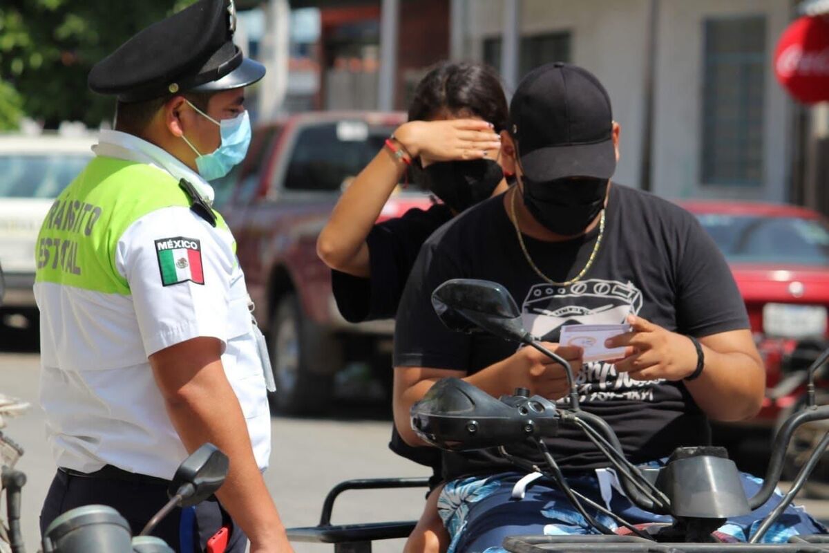 Una de las sanciones más comunes es por no usar casco para conductor y pasajero. | Especial