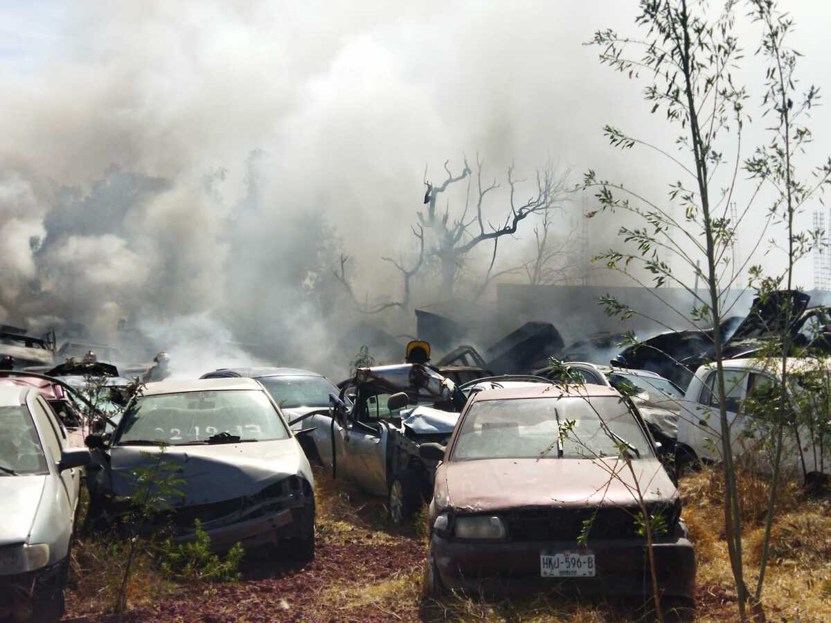 Incendio en depósito de Hidalgo. (Aarón García)
