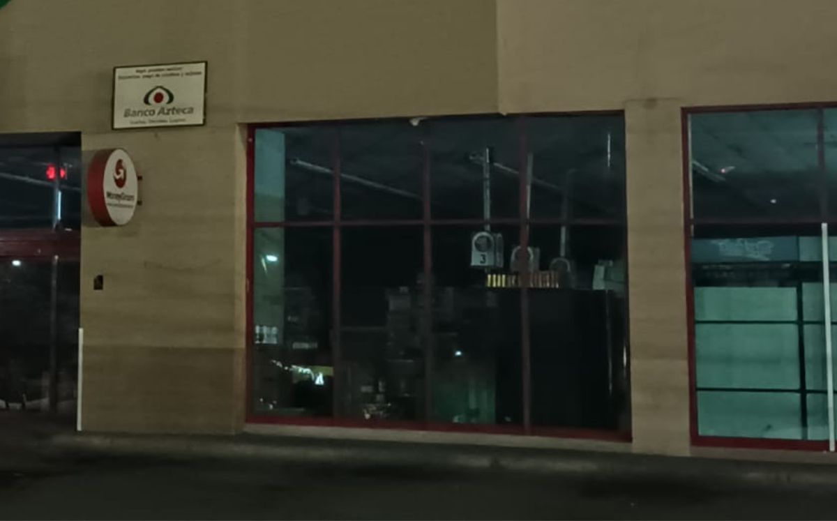 Los asaltantes tomaron artículos y el dinero producto de las ventas para luego huir. Israel Santacruz