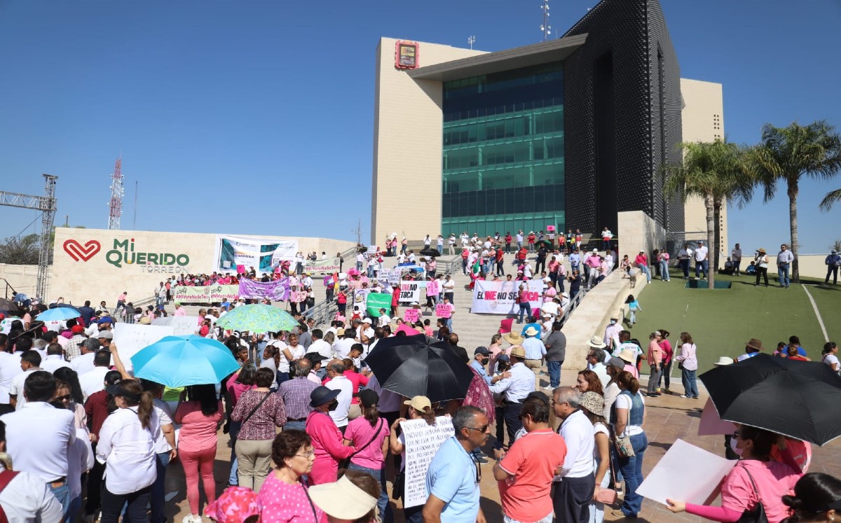 Manifestación del INE en Torreón. (Especial)