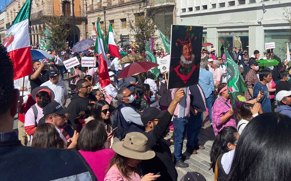 "Quieren destruir avances de la democracía", miles salen a protestar en defensa del INE en Durango. | Especial