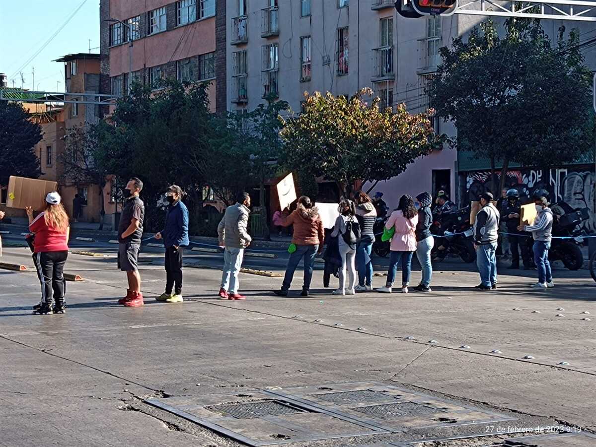 Padres de familia de la escuela primaria Gustavo Pedro Mar bloquean la avenida Guerrero | César Velázquez