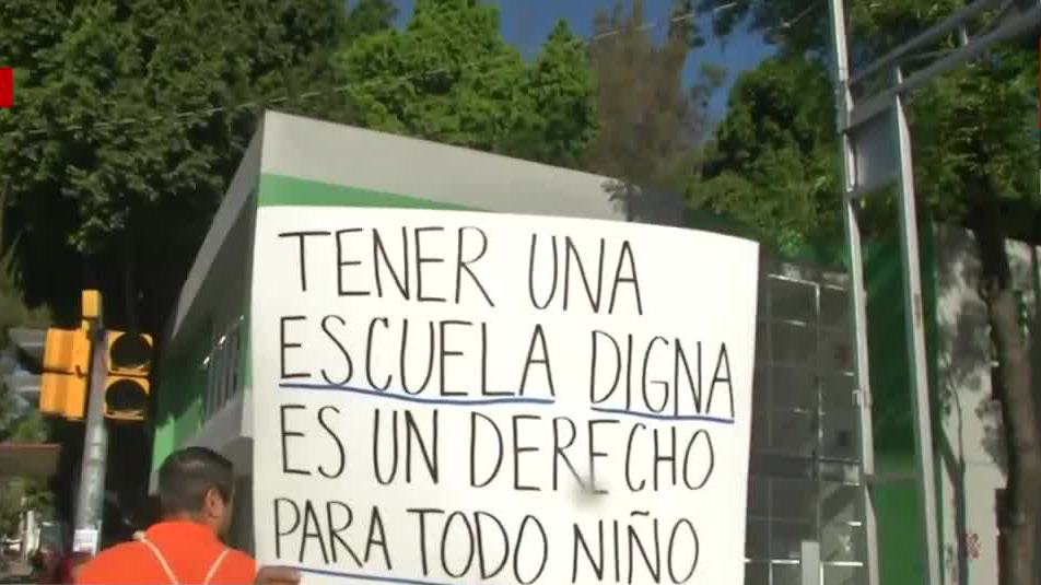 Padres protestas por falta de personal en escuela primaria de la alcaldía Cuauhtémoc