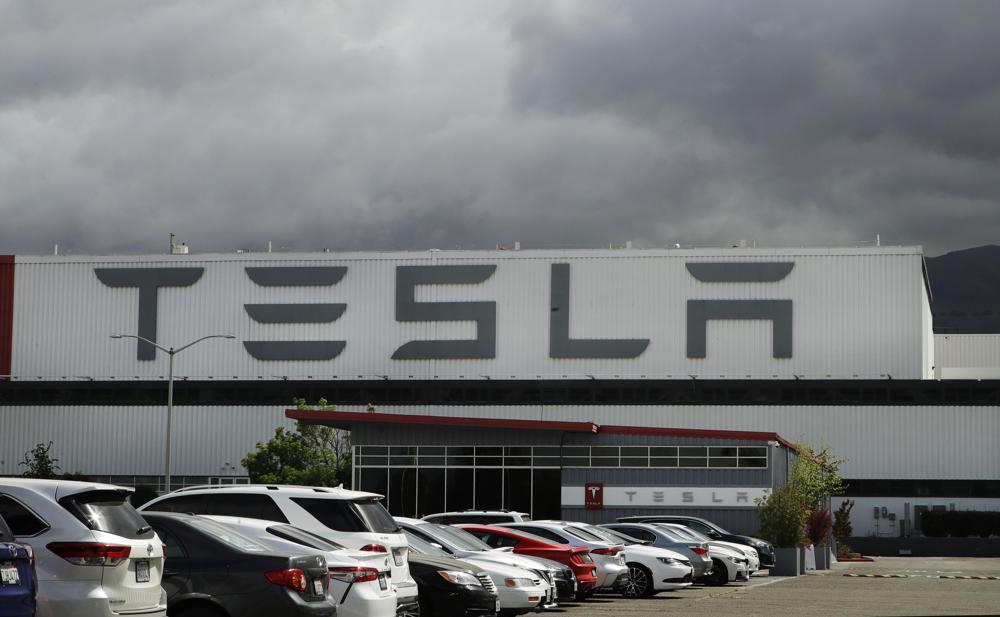 AMLO informa sobre instalación de planta de Tesla en México | AP