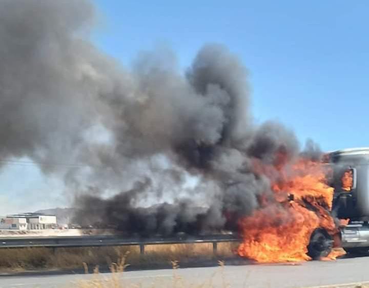 La pipa comenzó a arder en llamas. (Especial)