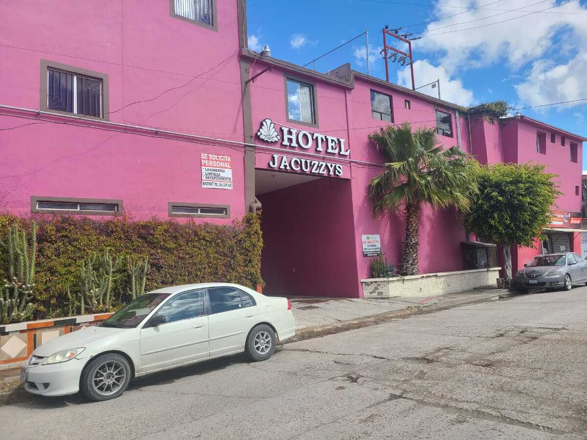 Los migrantes fueron encontrados repartidos en tres habitaciones del hotel. | Especial