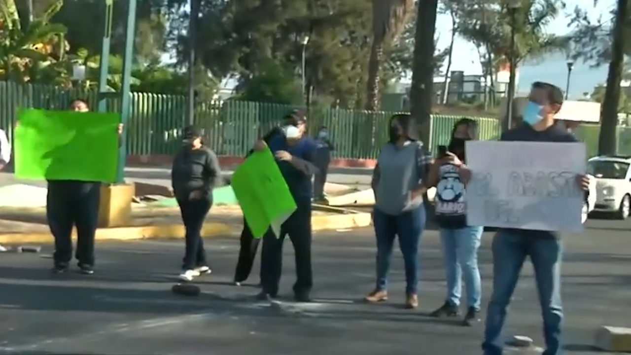 Vecinos de la colonia Nueva Industrial Vallejo bloquean Eje Central por falta de agua