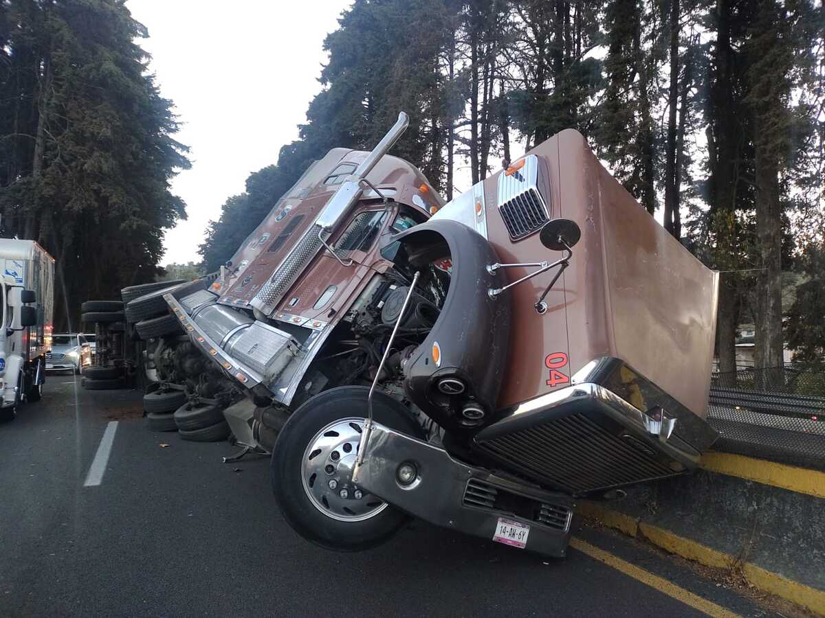 La volcadura de tráiler ocurrió en la autopista México-Cuernavaca | Carlos Tejeda