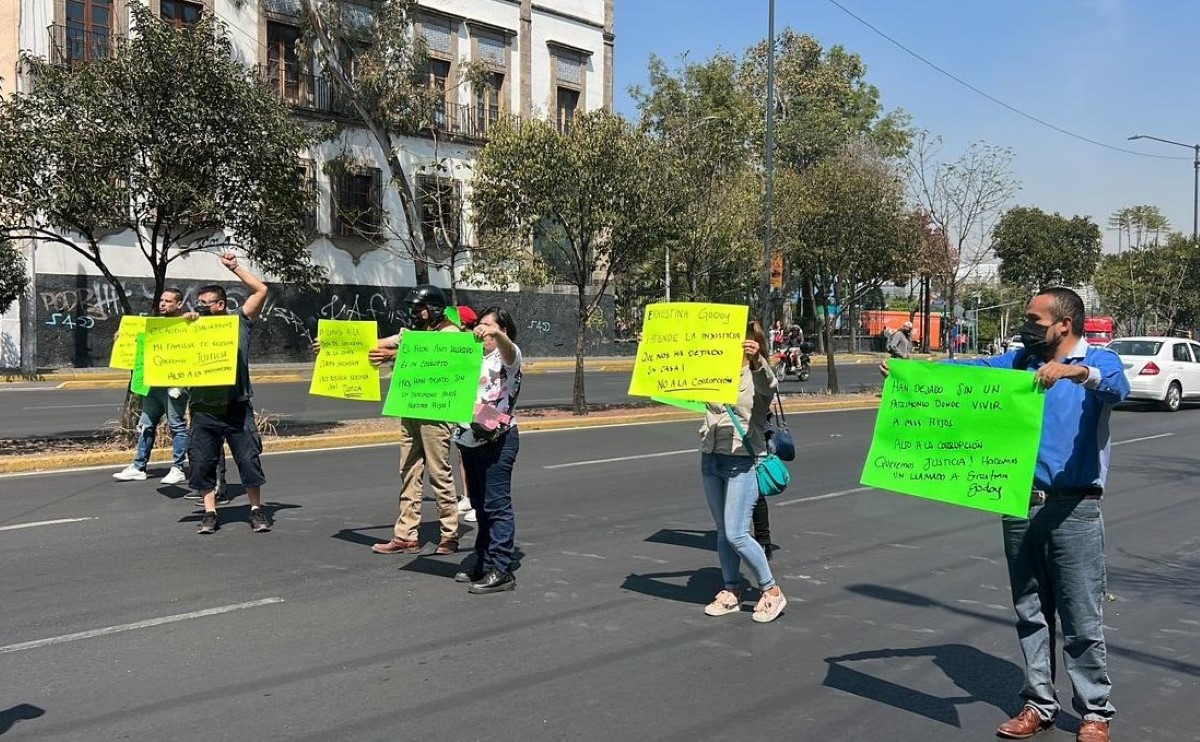 Los manifestantes bloquearon avenida Revolución, a la altura de Eje 10 Sur. | Ramón Ramírez
