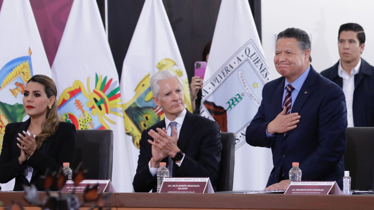 Gobernadores del centro de México firman convenio.