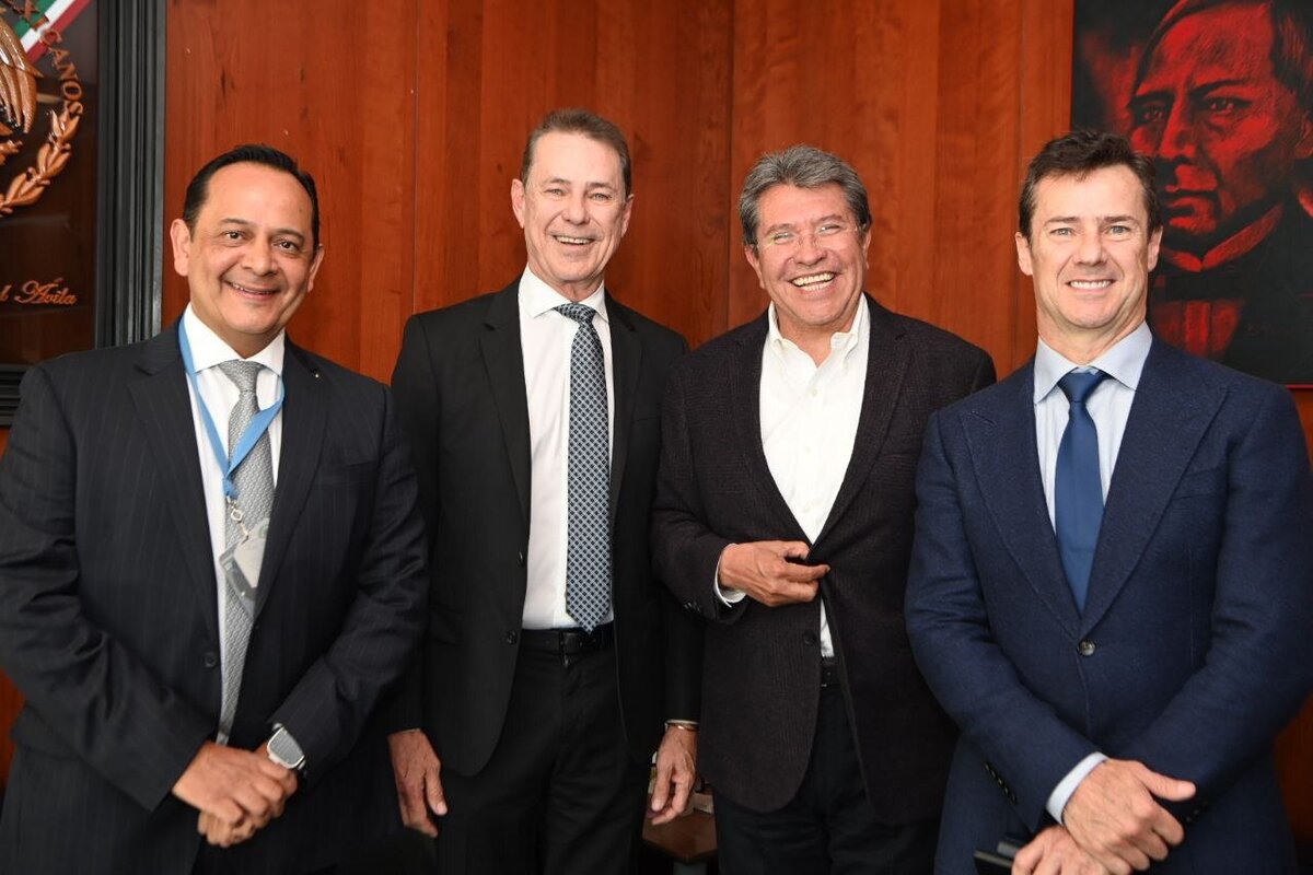 Monreal sostuvo una reunión con representantes de la industria acerera. (Twitter)