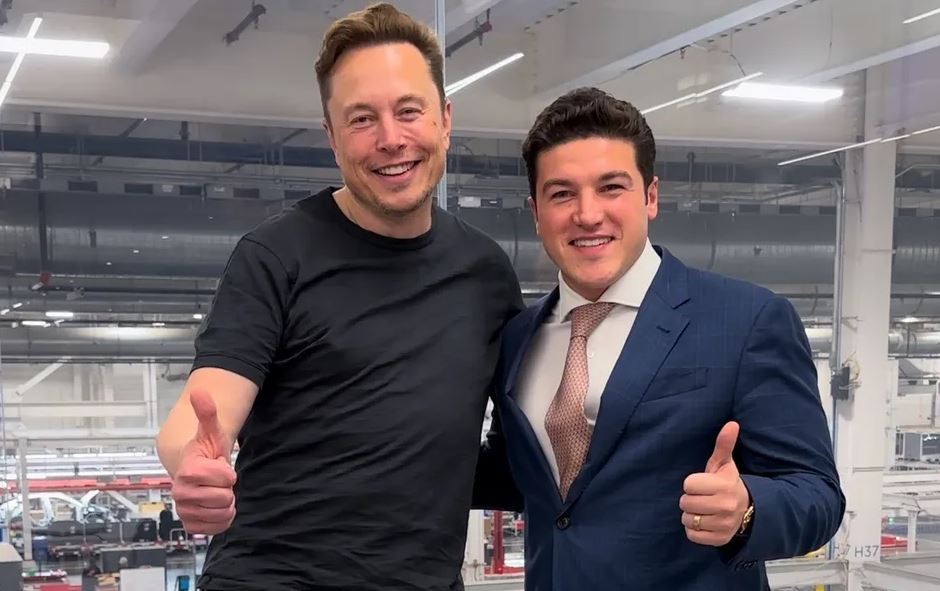 Samuel García presume foto con Elon Musk; "el hombre más rico del mundo confió en NL"
