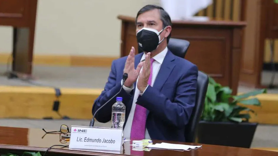 AMLO dice que Edmundo Jacobo tenía 30 años en el INE: “imagínense en cuántos fraudes ha participado”
