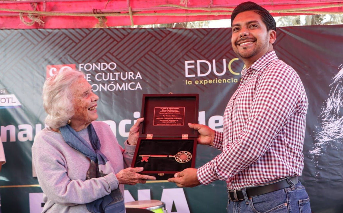 Entregan llaves de la ciudad de Neza a Elena Poniatowska | Especial
