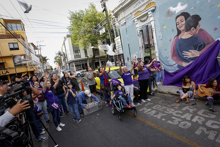 Develan muran el honor a Luz Raquel. (Cortesía)