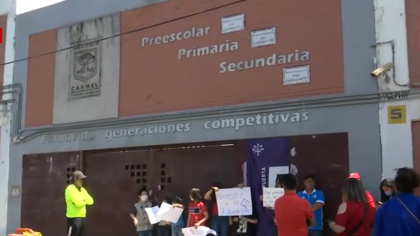 En Coyoacán, protestan por cierre del Colegio Carmel tras investigación por abuso sexual