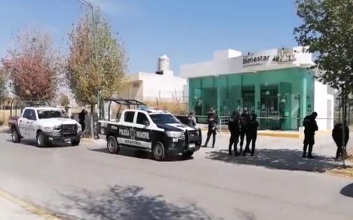 Frustran robo en banco de bienestar | Especial